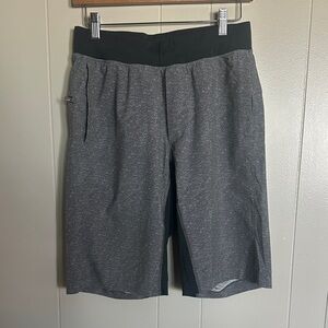 Lululemon grey patterned shorts with black accents